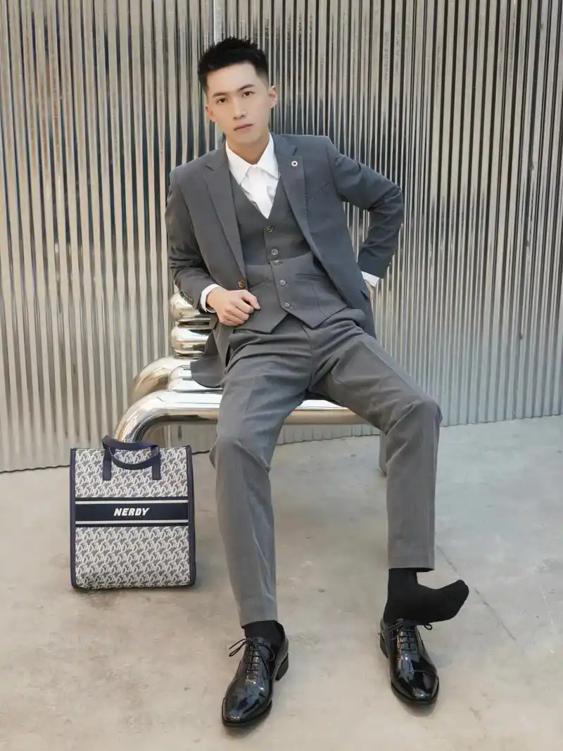 痞帅 #霸道总裁 #壁纸 不要赌天意 不要猜人心 - 抖音