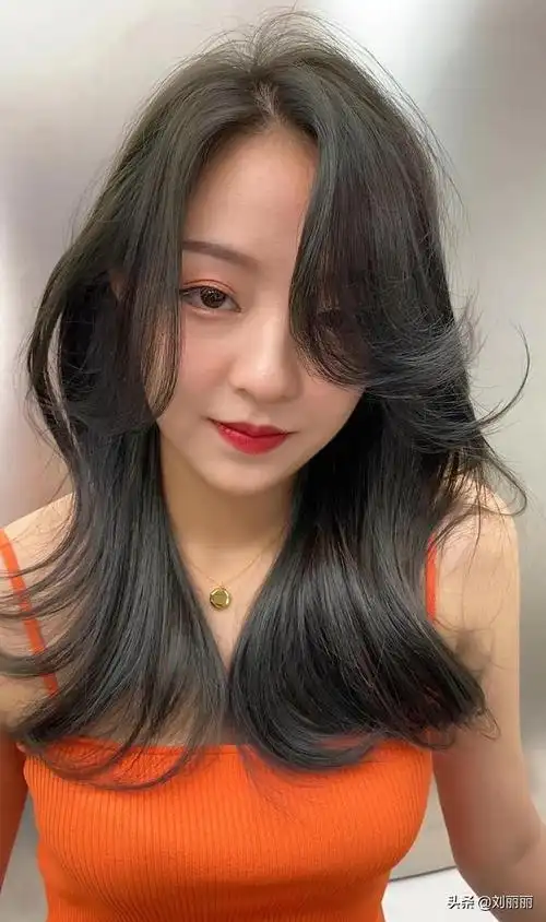 纹理中发烫发发型图片2020(女士中短发烫发发型图片大全)-天晟网