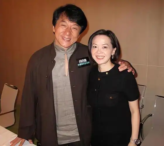 回顾成龙和亲哥安徽相认对方一贫如洗他帮没帮两个亲哥哥