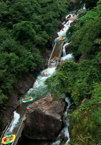 江西大觉山漂流荣获"2021华东十佳金牌漂流"称号