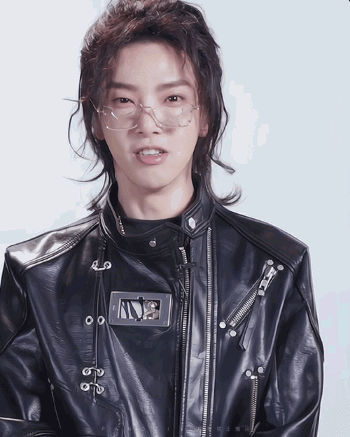 华晨宇美貌大赏#一枚喜欢嘟嘴的小帅哥@华晨宇yu#华晨宇王牌对王牌