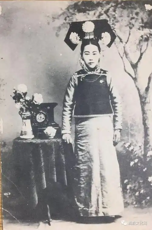 收藏的一组晚清满洲格格的照片