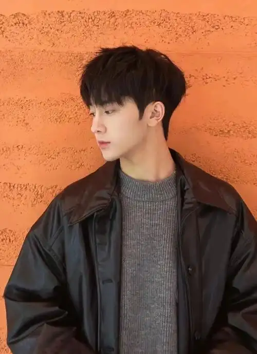 3款男生新潮发型推荐换头真的一秒变帅啊