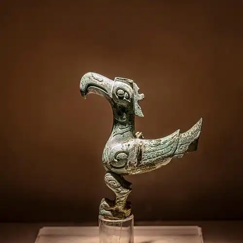 三星堆博物馆之鸟形青铜器图片下载