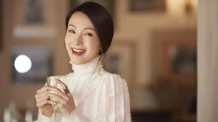 本期  访谈我们跟 @小陶虹 一起聊了聊,她说:少女文化的盛行只能