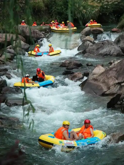 大觉山漂流被誉为"亚洲第一漂"全程3.6公里.