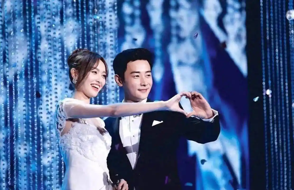 40岁的唐嫣与20亿身价的罗晋,如何平衡家庭与工作保持青春活力?