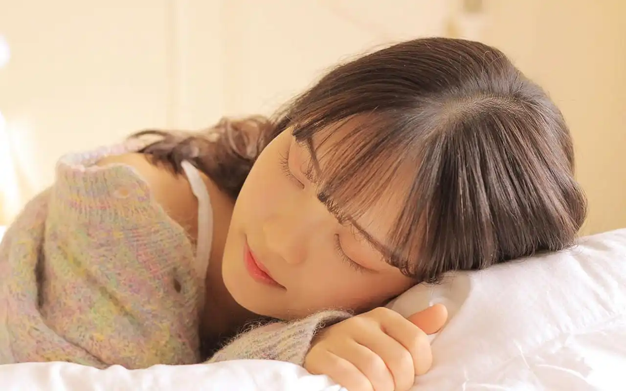 清纯可爱美少女唯美写真桌面壁纸