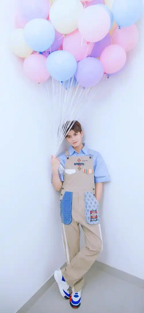 任嘉伦大可爱,鹅童节快乐