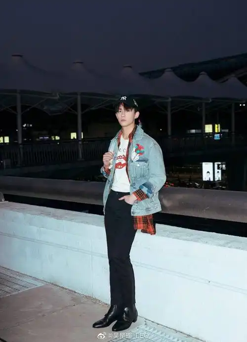 昊磊这几张是什么长腿line电影组合!