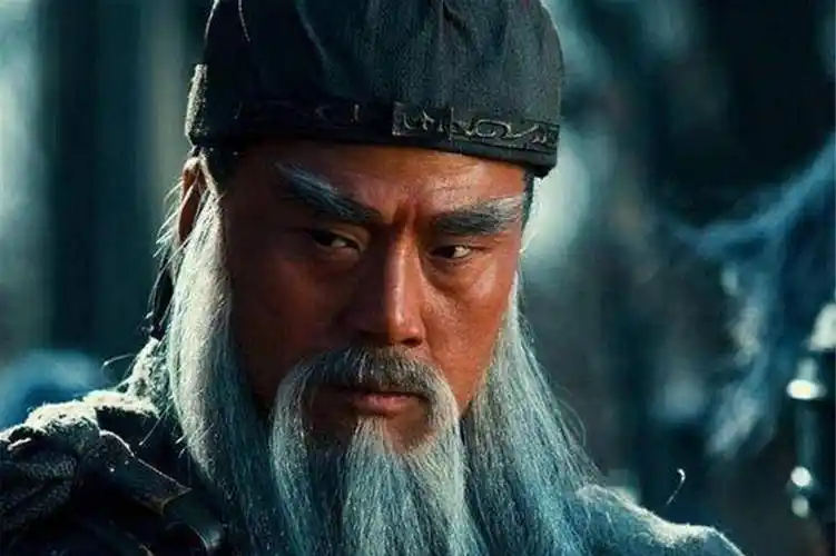 一场大雨冲现关羽墓,看到墓中头颅后,民众痛哭:拜错关羽数千年_刘备_