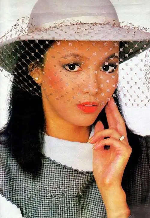 郑裕玲被爆耍手段,害汪明荃没得做港姐司仪?62岁至今未婚