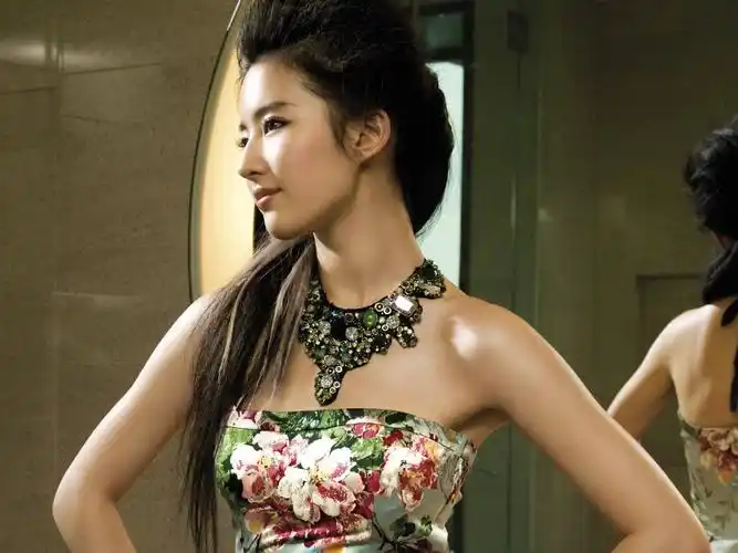 求:好看的刘亦菲图片的桌面 2 2007-07-07 性感刘亦菲壁纸 7 2005