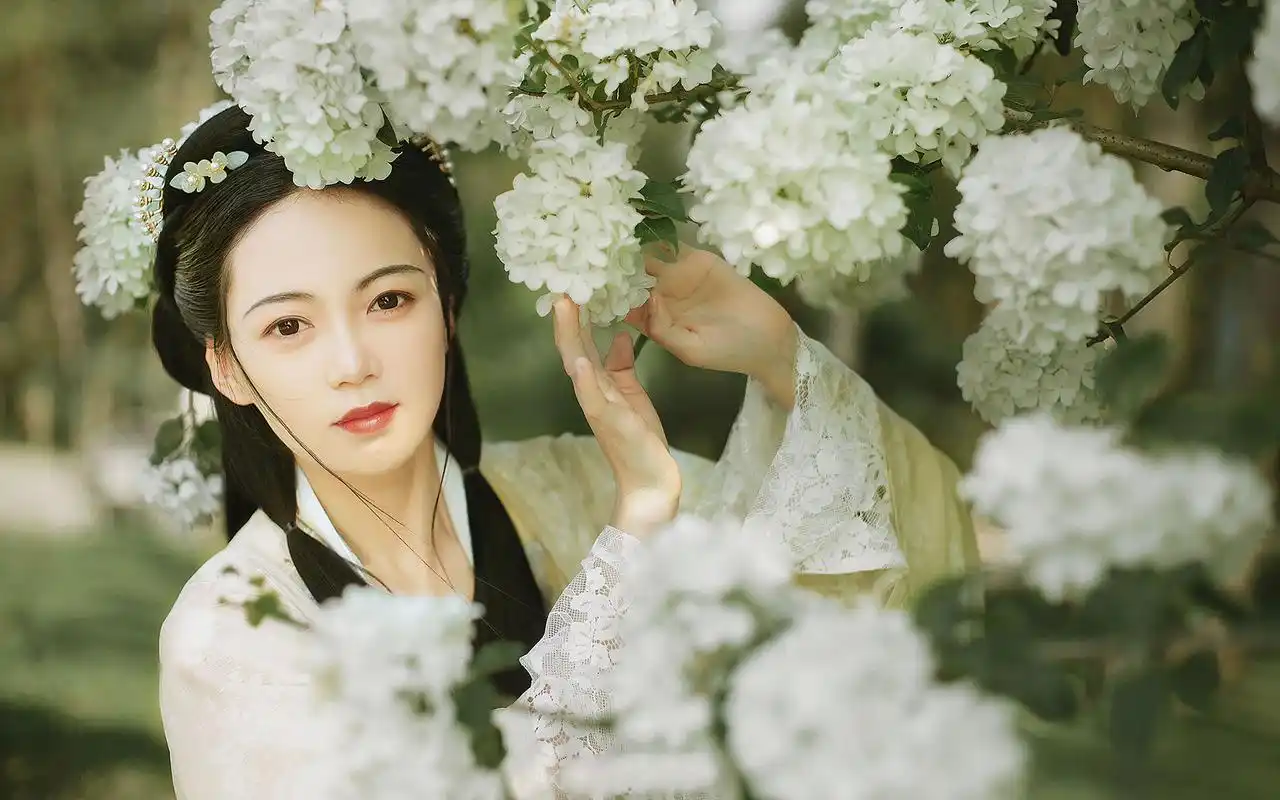 古风美女花间唯美高清桌面壁纸