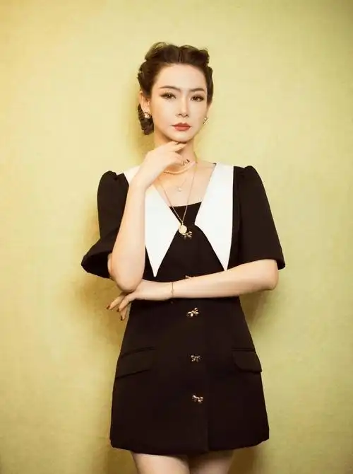 戚薇的美丽不仅仅是她个人的成就,更是激励他人追求更好自我的力