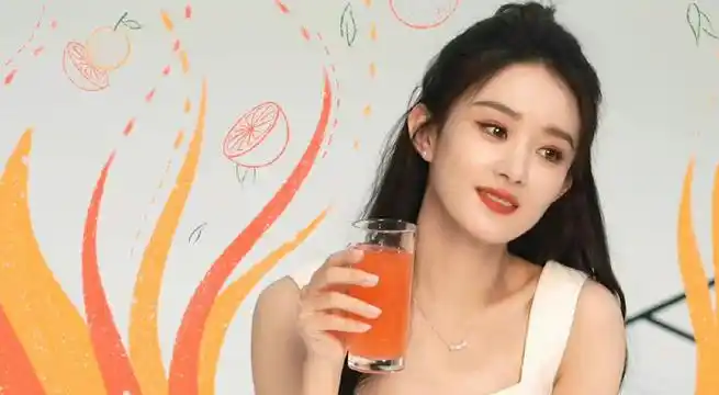 赵丽颖新造型好甜#我真的好喜欢赵丽颖八月行程里的造型了,白裙搭配