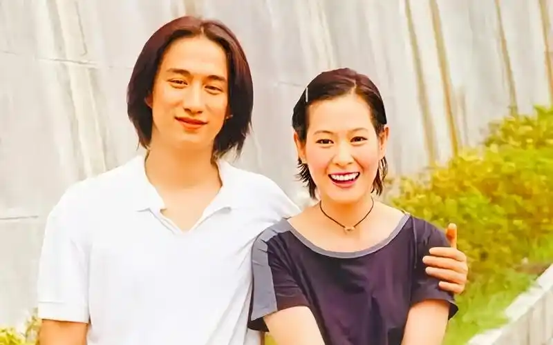 刘若英暗恋师傅黄磊称她是第四种感情婚后和老公分房睡