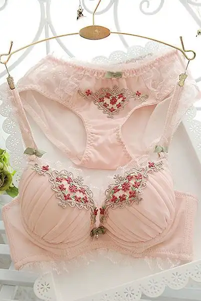 小群家 超唯美花朵 刺绣可爱精美花边 聚拢三排口文胸内衣套装