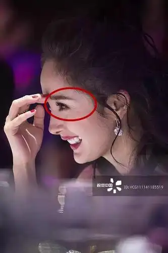 杨幂活动高清照瘪嘴都没皱纹瞩目网友活在精修里的少女幂啊