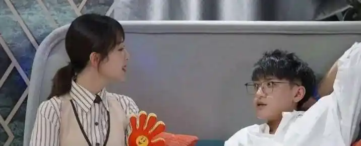 黄子韬节目太入戏,和杨紫互动像情侣吵架,喊"老婆"太甜了!