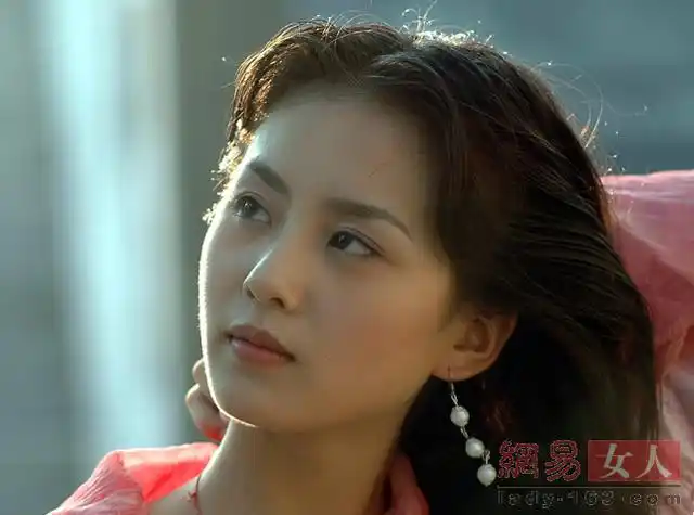 刘诗诗土气旧照曝光:肿脸小眼无神