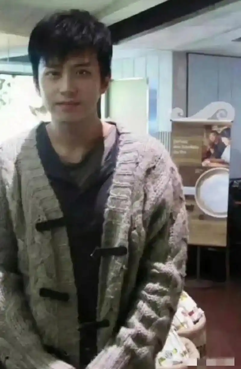 邓超年轻的照片也是小鲜肉一枚,这脸也不输现在的一些男偶像吧,怎么