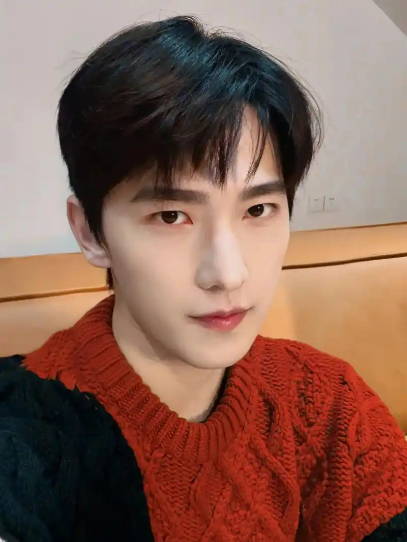 蓬松的头发梳成三七分,简单又好看 - 抖音