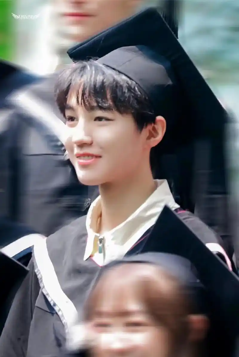 王俊凯 北京电影学院 王俊凯毕业照毕业快乐 #王俊凯 - 抖音