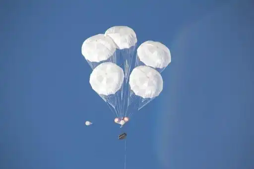 中国最大空降空投试验创世界纪录 试跳员骨裂(图)(2)