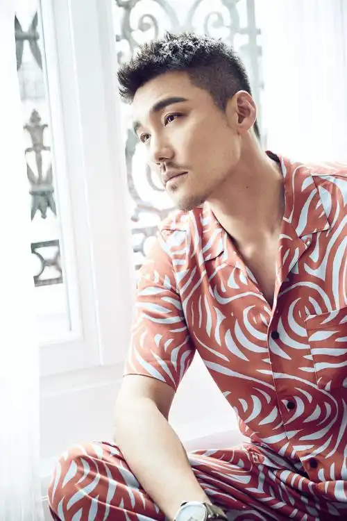 独家街拍| "穿不错星人"胡兵:穿对衣服是种责任感