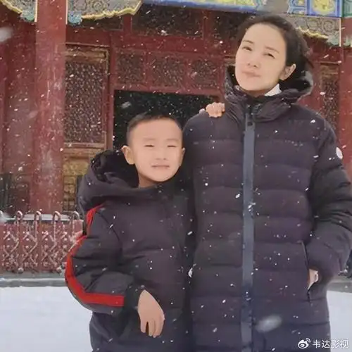 管彤:与韩红传绯闻,41岁结婚,42岁高龄生子,现在过得?