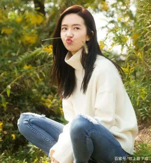 我们的美女演员许龄月身材高挑俏皮甜美