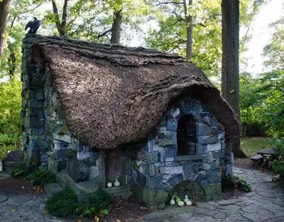 女人梦见茅房,丈夫去世后会被赶出家门.