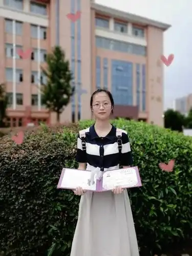 成绩有过起伏,但她勇往直前,最终从安徽太湖中学考入清华大学!