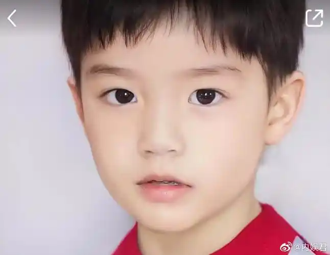 赵丽颖认出龚俊刘昊然童年照#龚俊小时候跟现在好像!