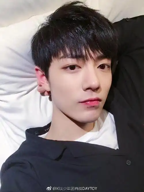 肖战早期的自拍