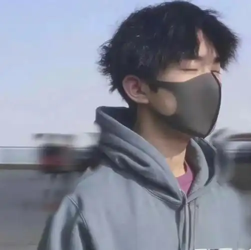 易烊千玺头像来欣赏千玺的盛世美颜吧可甜可盐又可爱