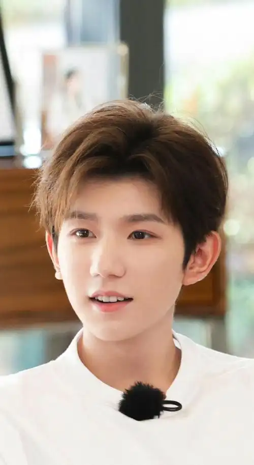 王源##王源2024龙行绛气