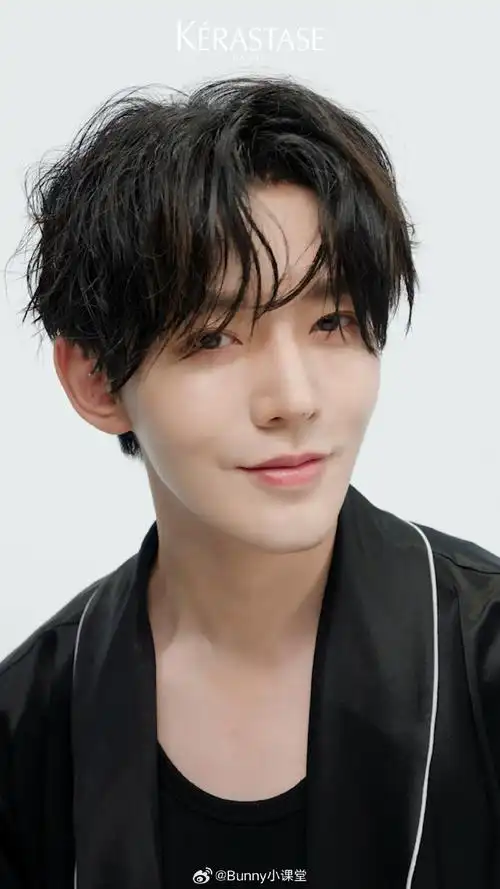 邓为巴黎卡诗大中华区代言人##邓为白衬衫扯领带