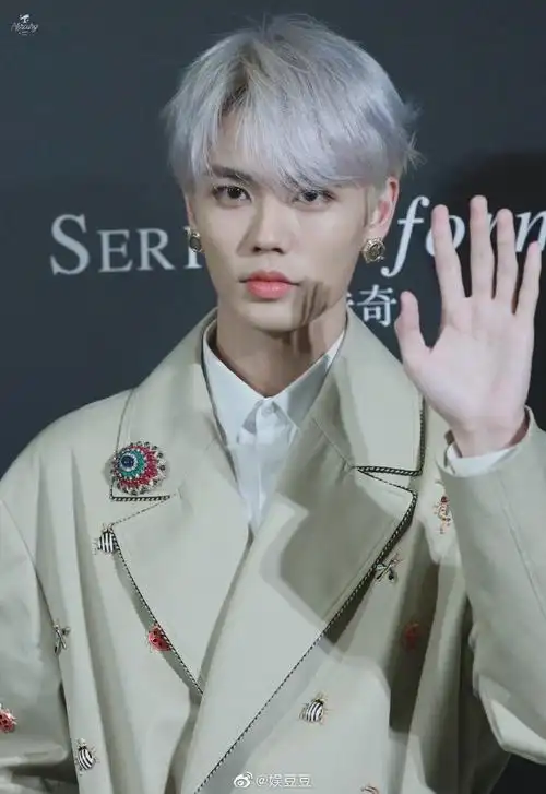 内娱生图匠人#@林彦俊绝美生图,随便抓拍的林彦俊 也是神图的程度这