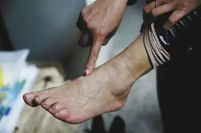 女子寻亲父亲开解放牌汽车母亲是个赤脚医生