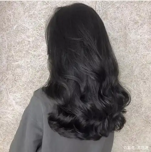 秋冬流行最流行的"半烫"发型,看看有你喜欢的吗?