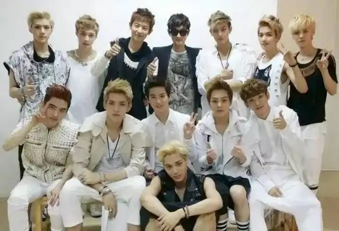 黄子韬早年退出exo时不被看好,男团出身,在组合里算不上惊艳,老留着烫