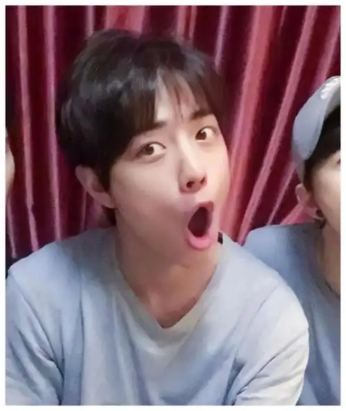 曾经的肖战感慨:"天呐!我简直像一个球!"如今瘦得让粉丝心疼