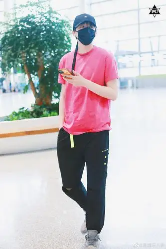 刘宇宁长沙出发饭拍图