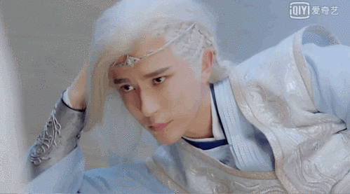 于朦胧gif银发gif点头gif