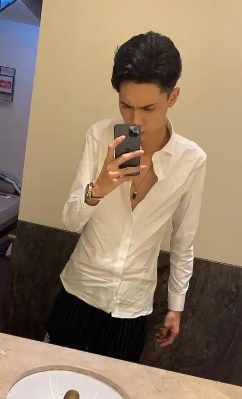 秦霄贤刚被咬完耳朵又与辛雨锡互动德云社房子又塌了