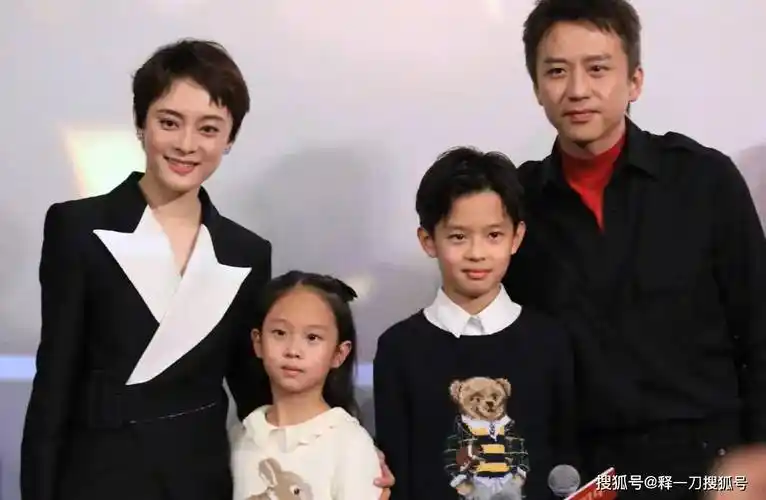 孙俪看儿子打篮球,12岁等等烫了羊毛卷,又高又瘦像日系美少年_邓超_穿