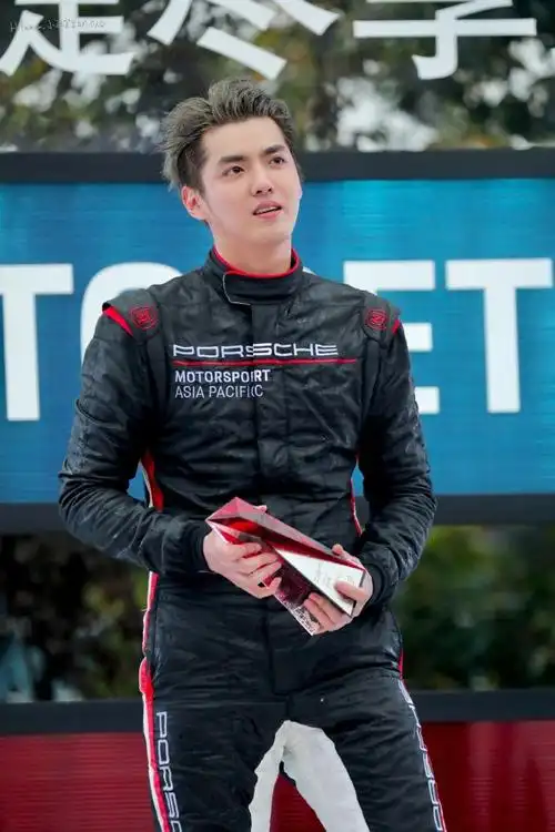 吴亦凡赛车生涯首秀获得双冠@mr_凡先生@上汽国际赛车场