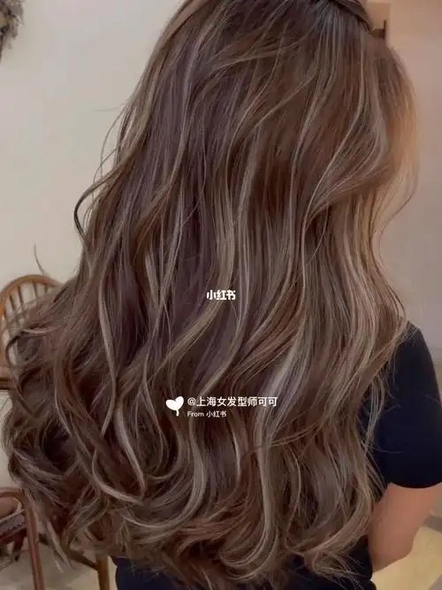 少量白发遮盖全头漂染10